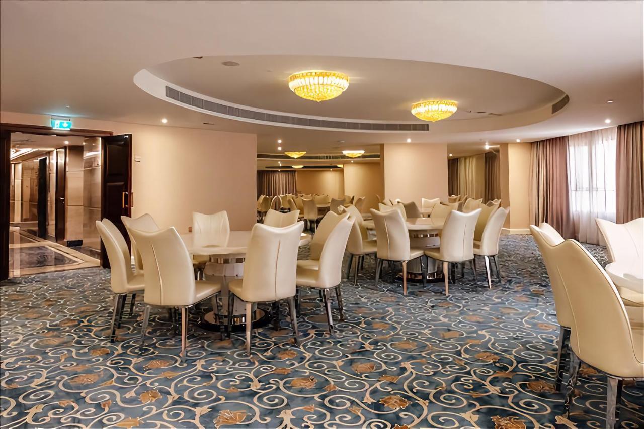 Crystal Plaza Al Majaz Hotel Sharjah Exterior foto