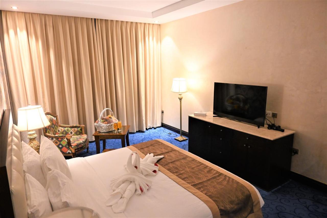 Crystal Plaza Al Majaz Hotel Sharjah Exterior foto