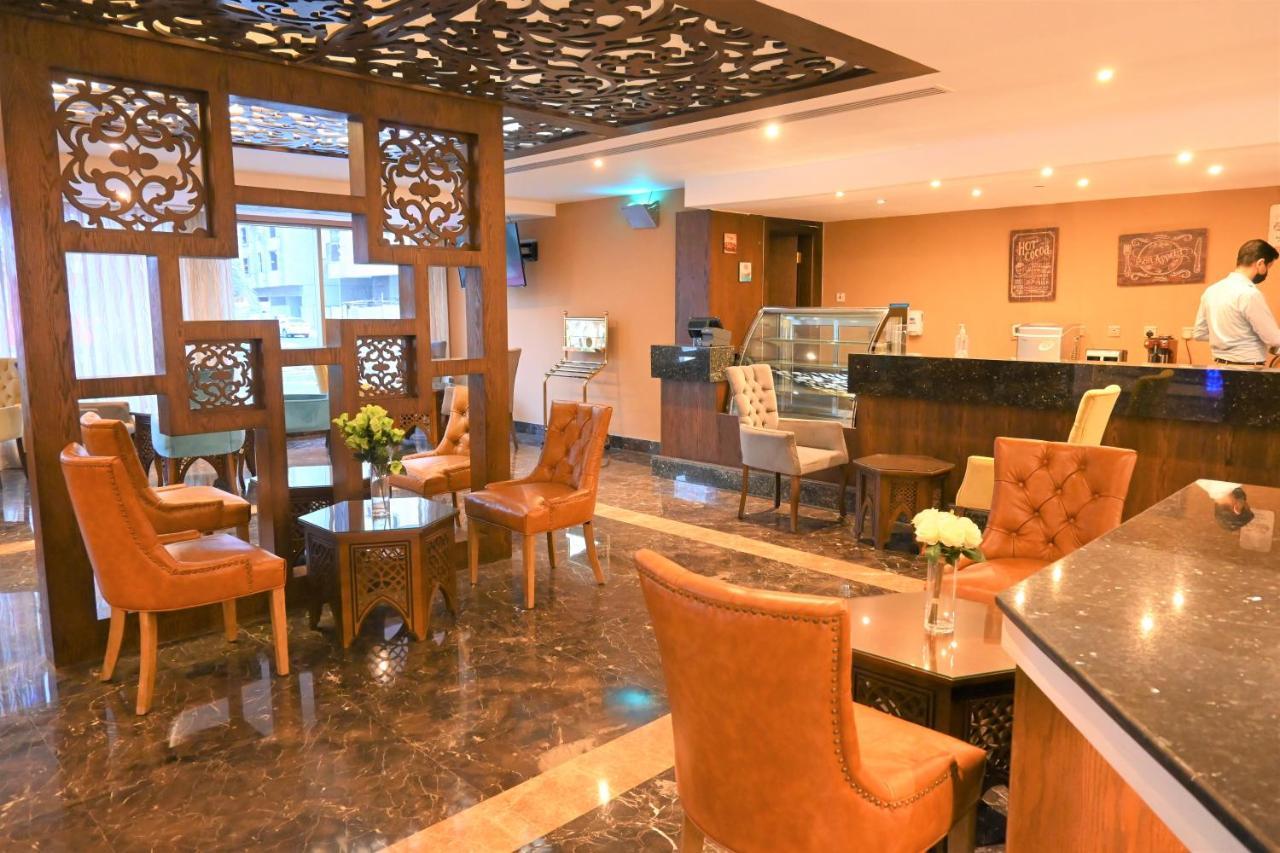 Crystal Plaza Al Majaz Hotel Sharjah Exterior foto